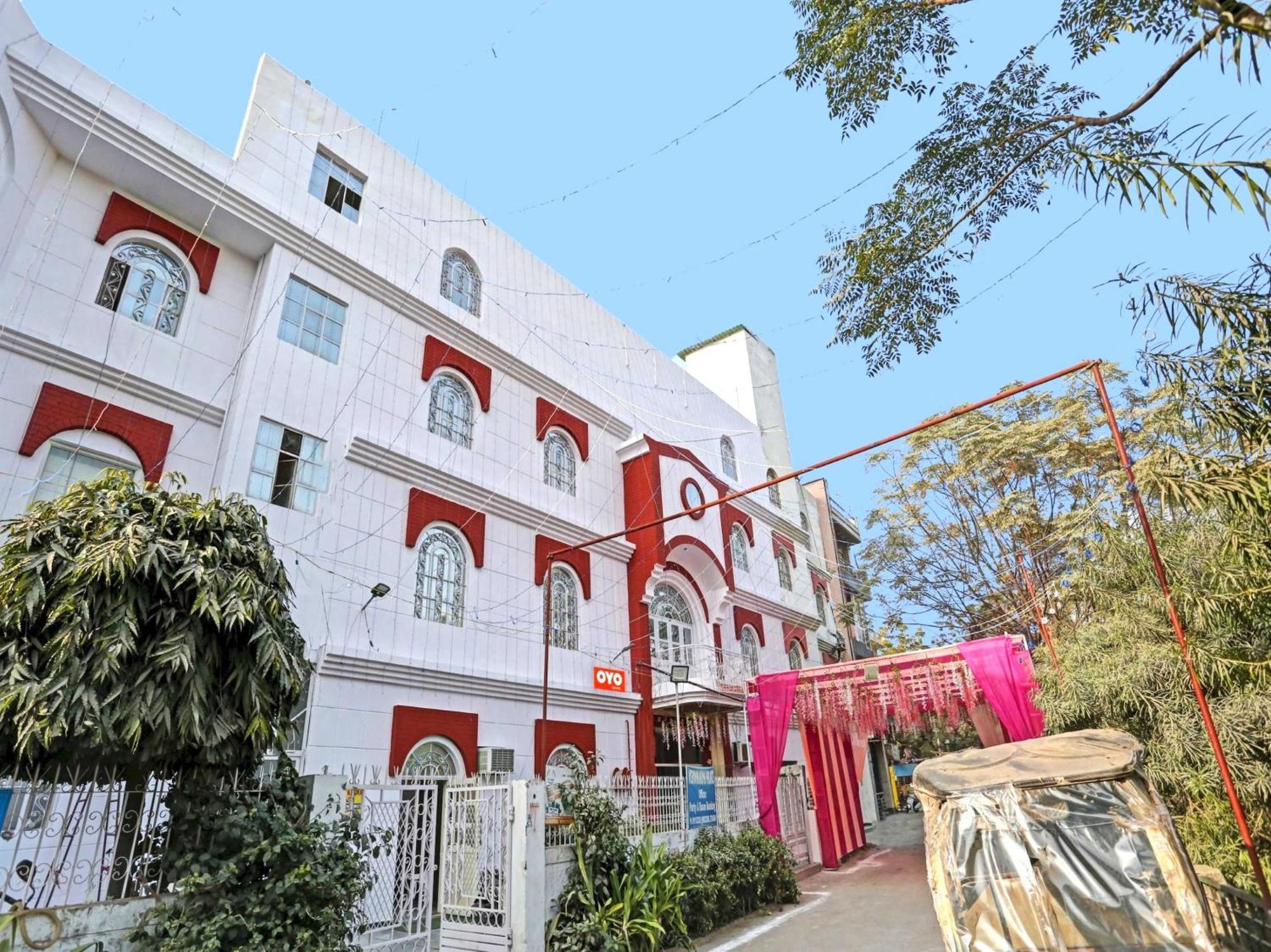 Hotel Raas Near Near Laxmi Nagar Metro Station Nueva Delhi Exterior foto